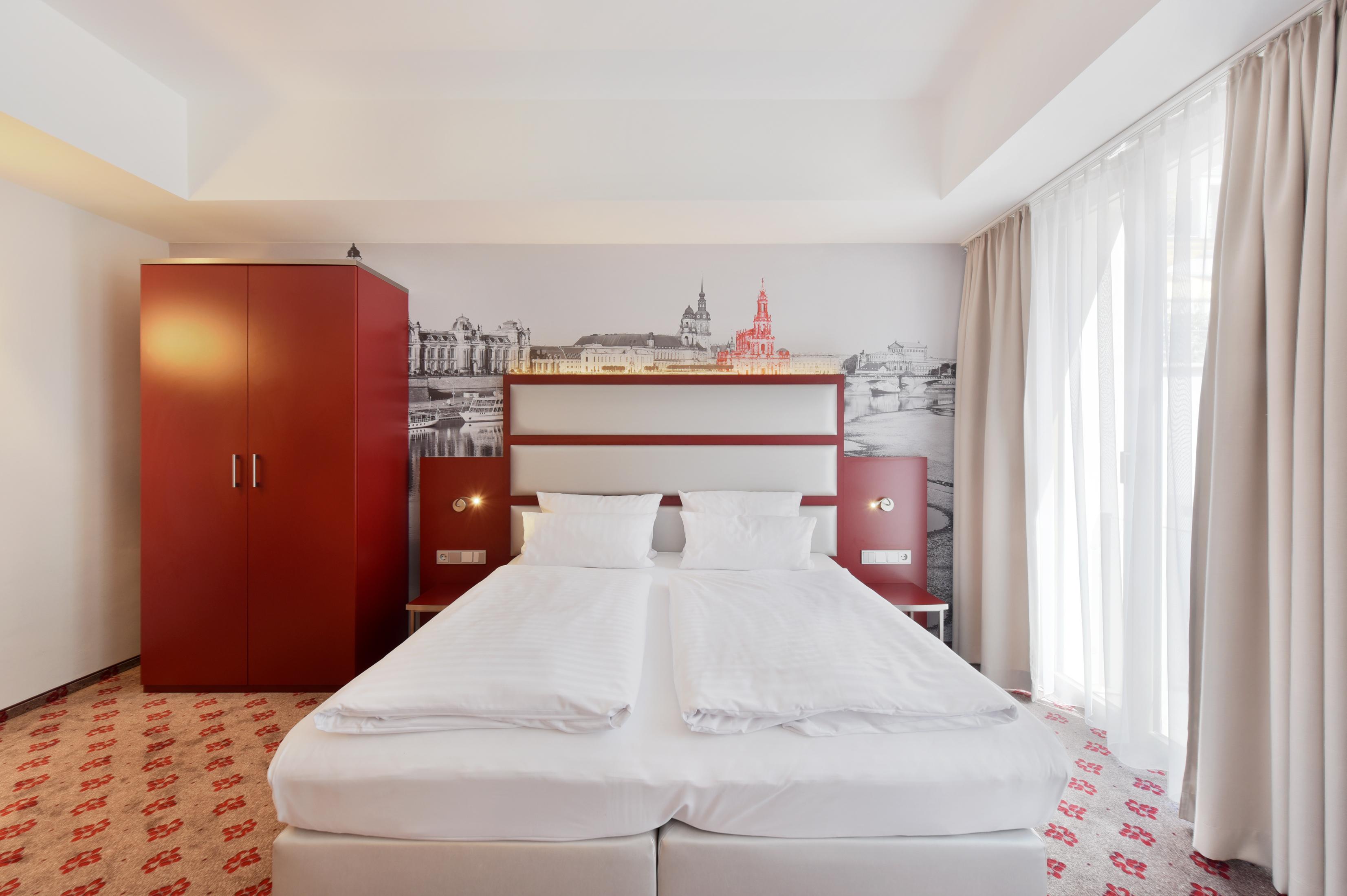 Amedia Plaza Hotel 4*