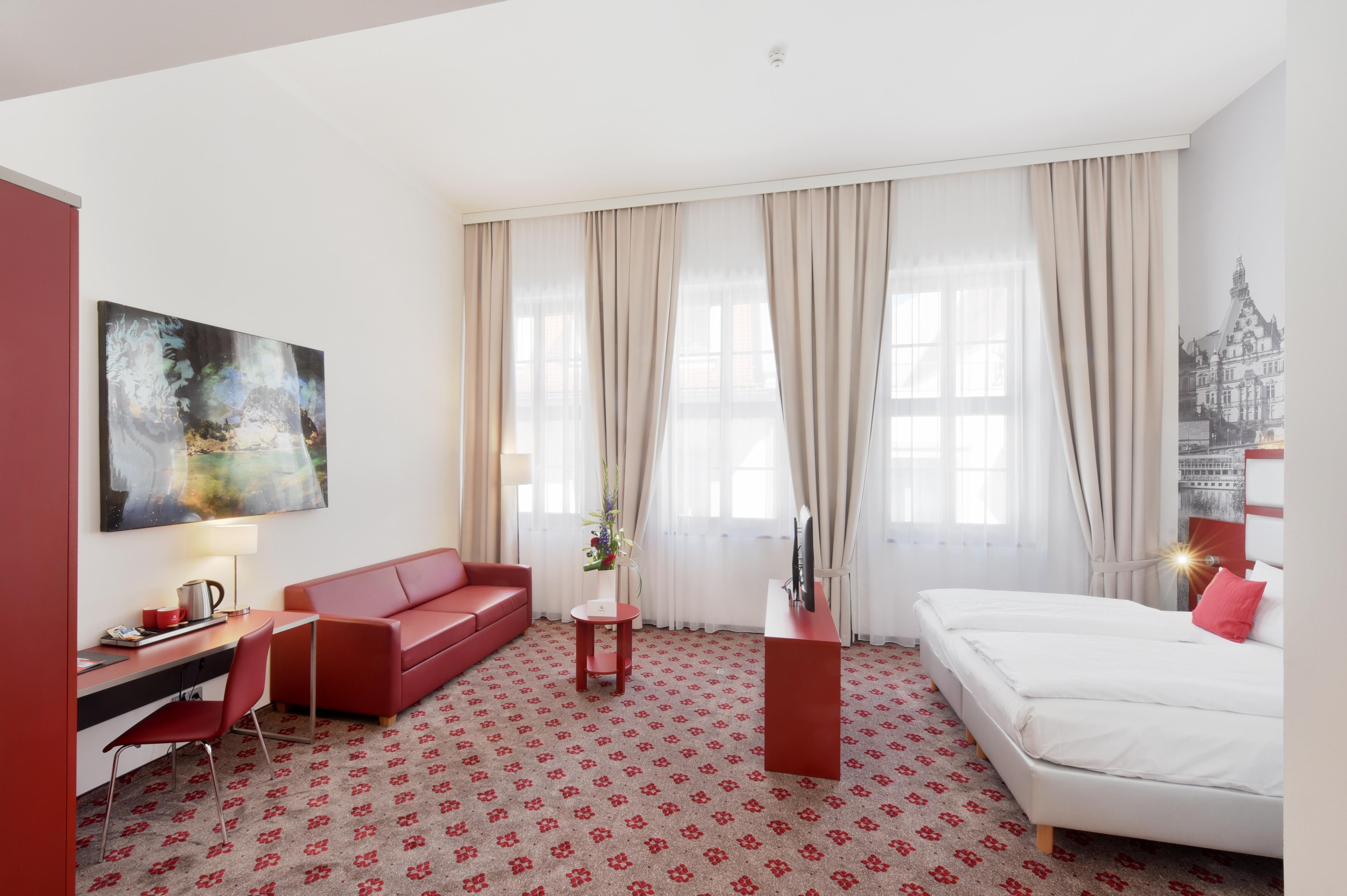 Amedia Plaza Hotel 4*